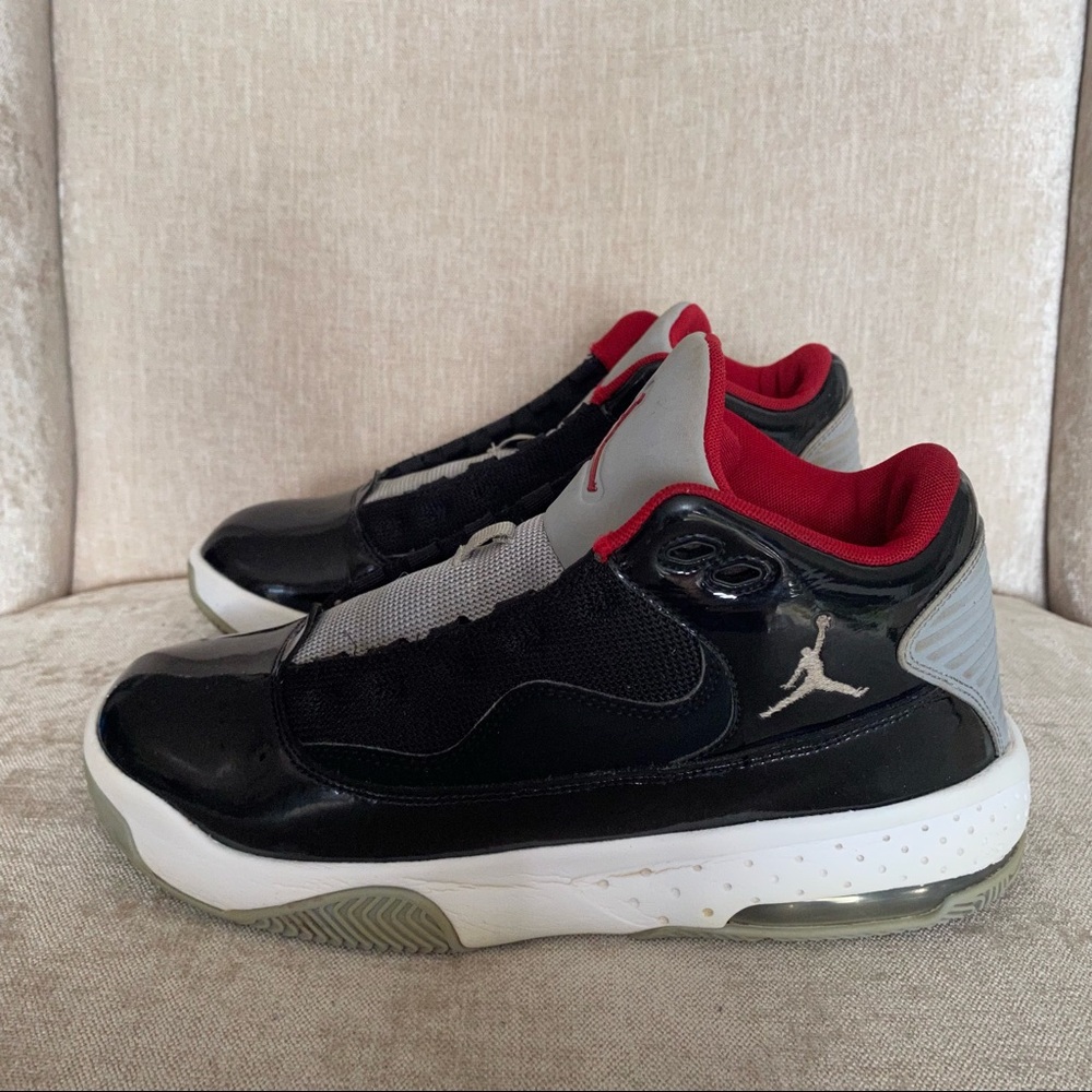 Air Jordan CN8094-006 Max Aura 2 Sneakers Basketball Size 7Y